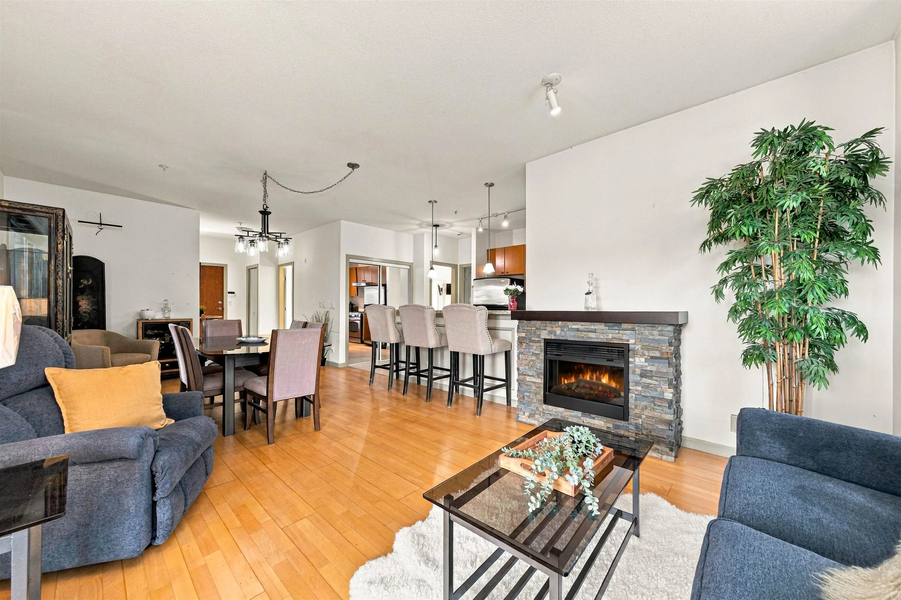 14 E Royal Avenue #305