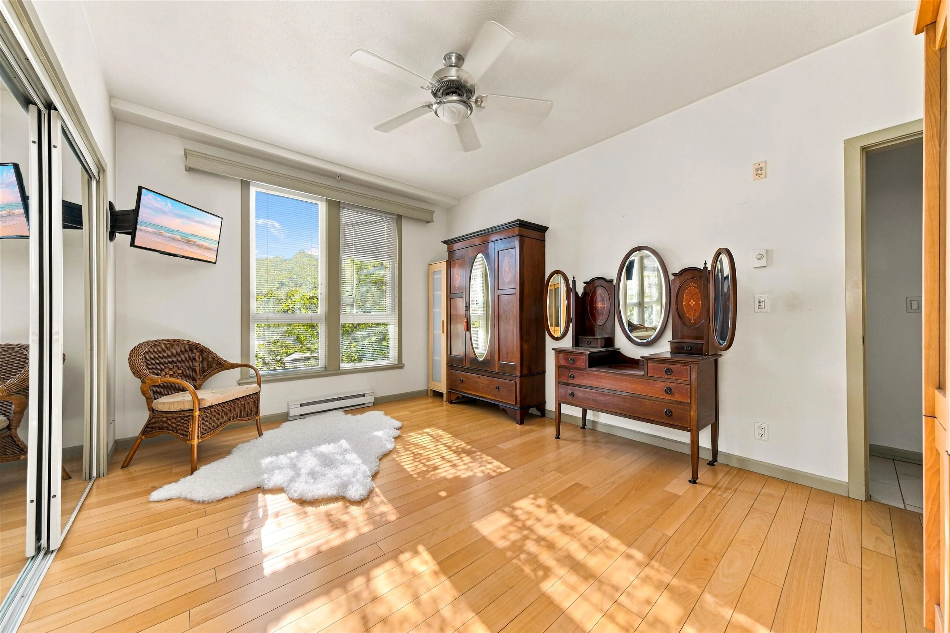 14 E Royal Avenue #305