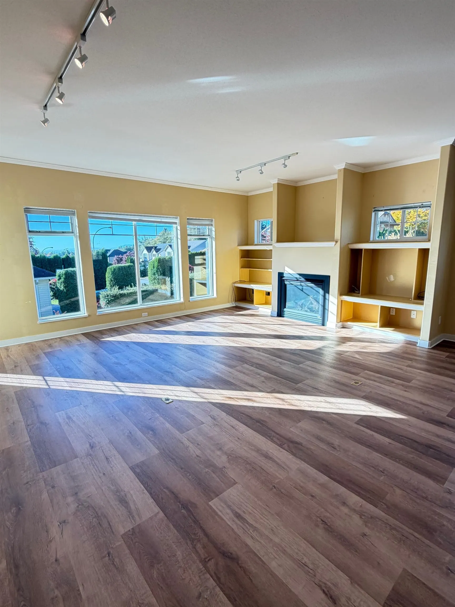 817 Aurora Way