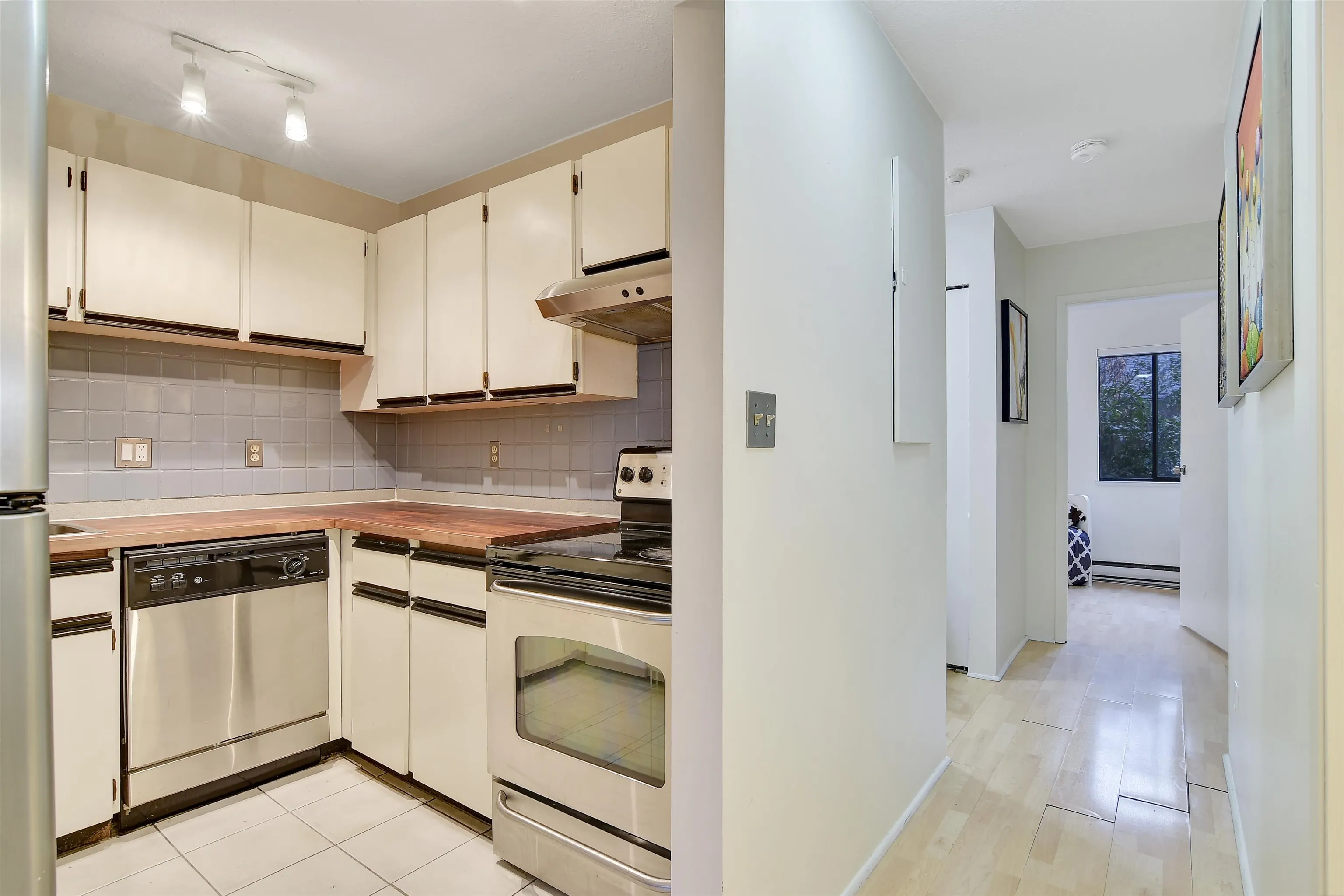 1405 Haro Street #202