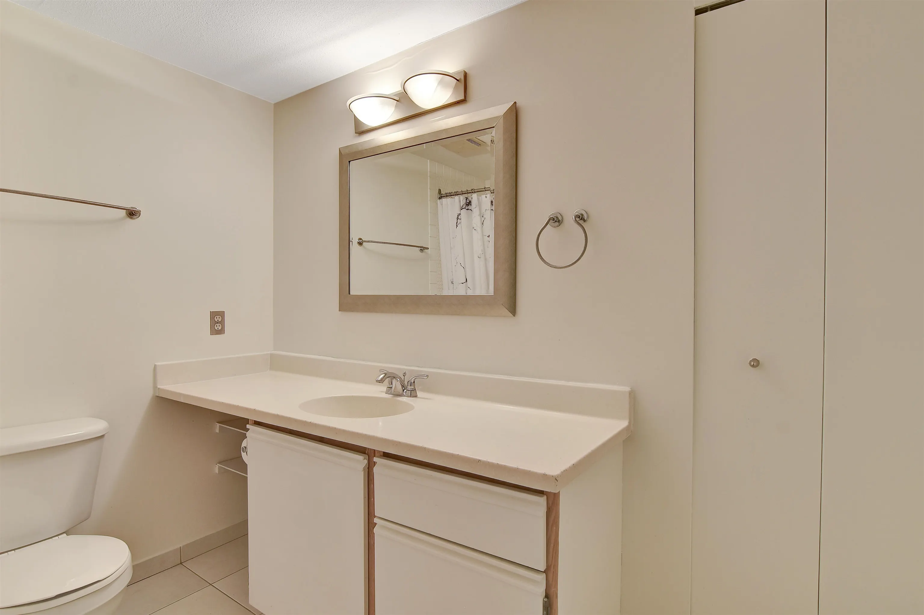 1405 Haro Street #202