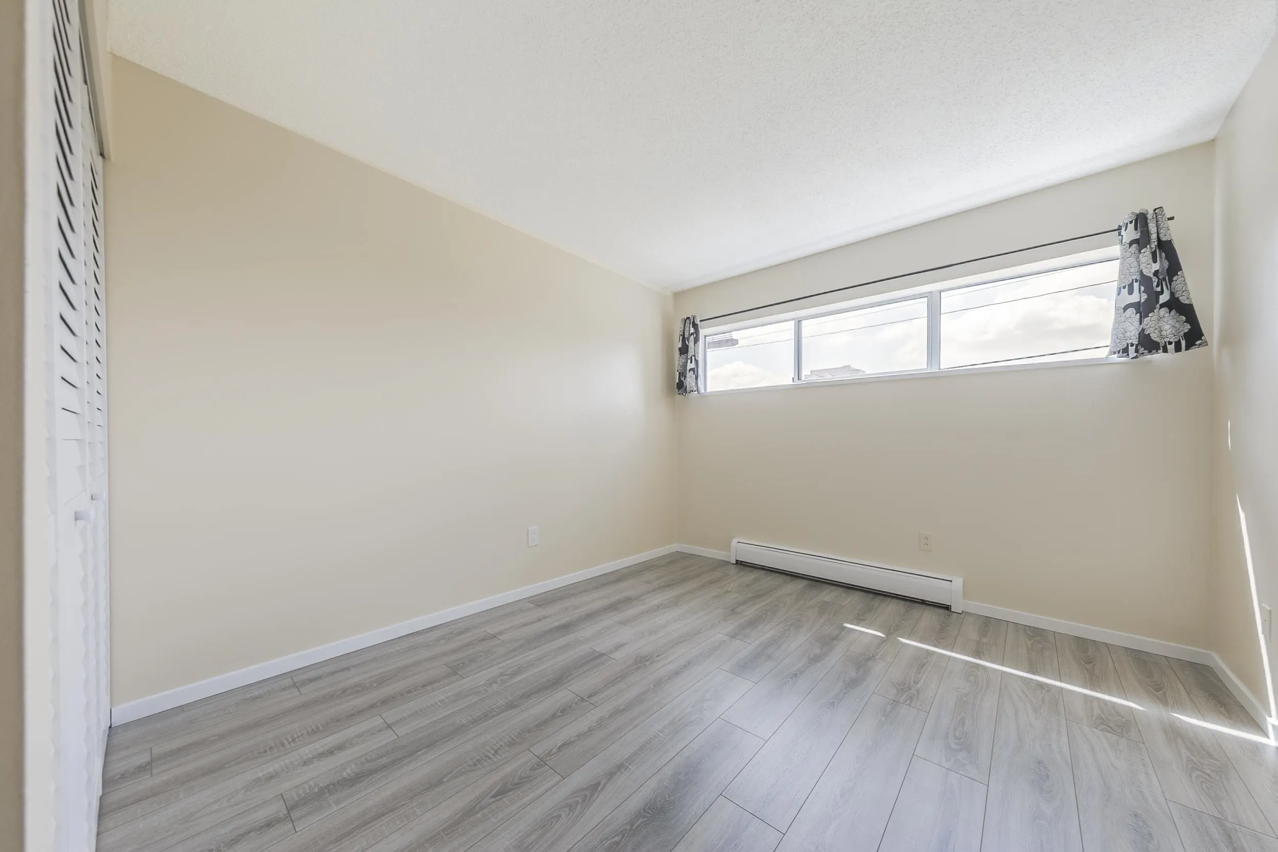230 Mowat Street #108