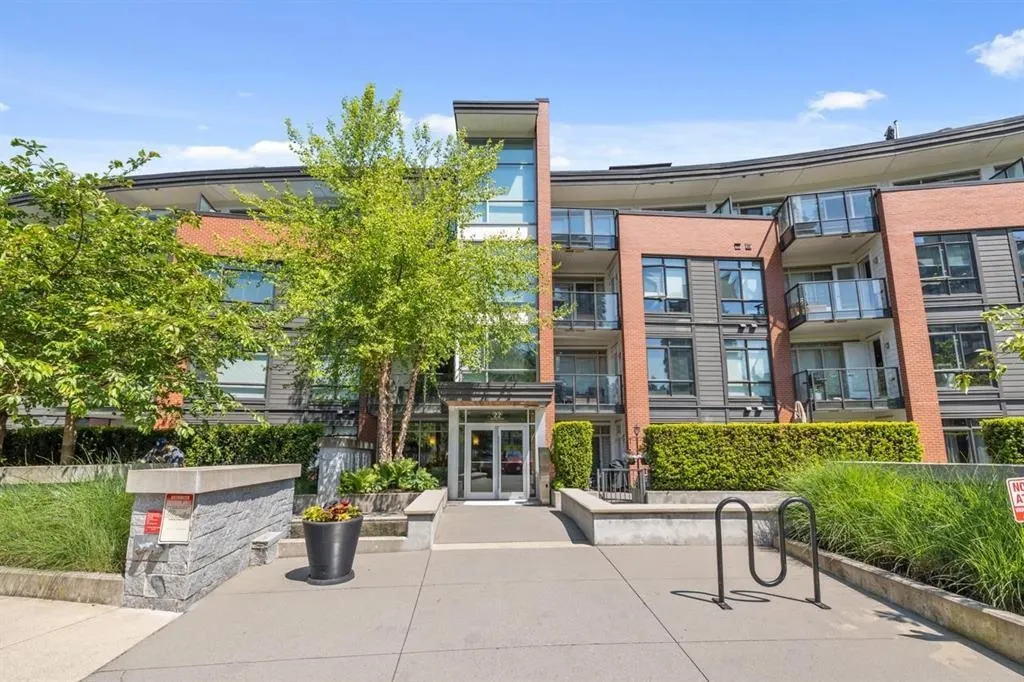 22 E Royal Avenue #220