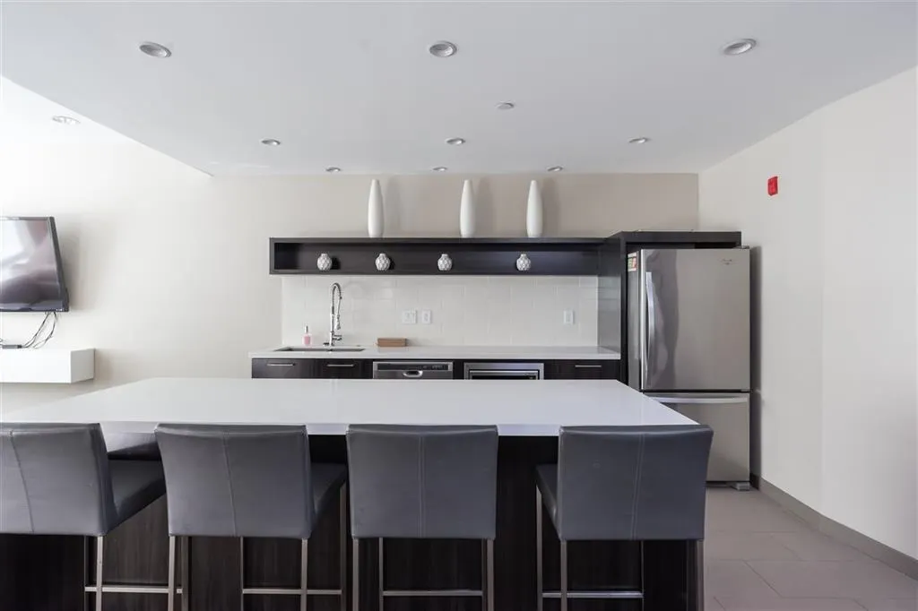 22 E Royal Avenue #220