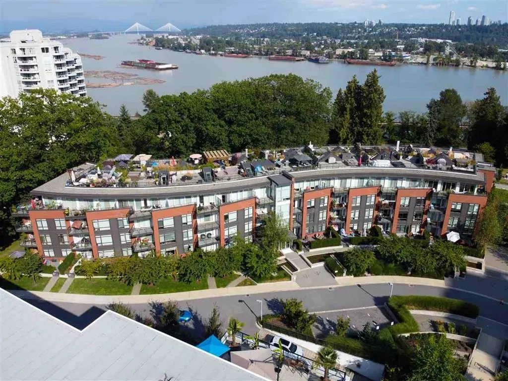 22 E Royal Avenue #220