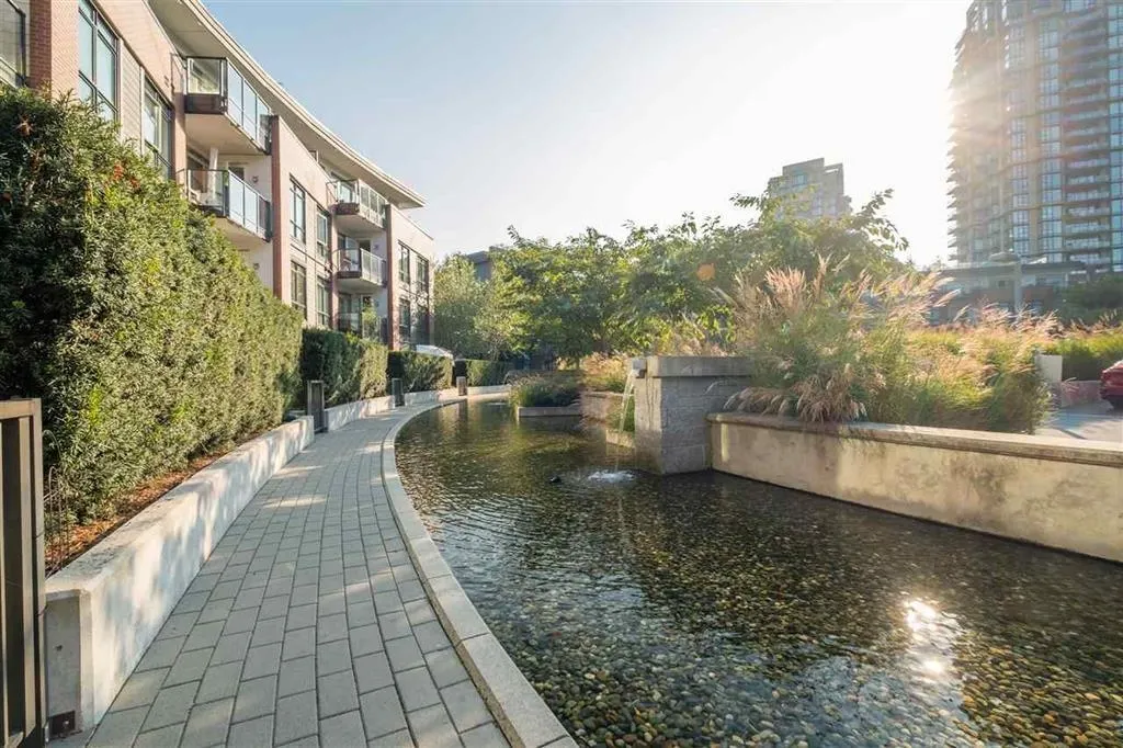 22 E Royal Avenue #220