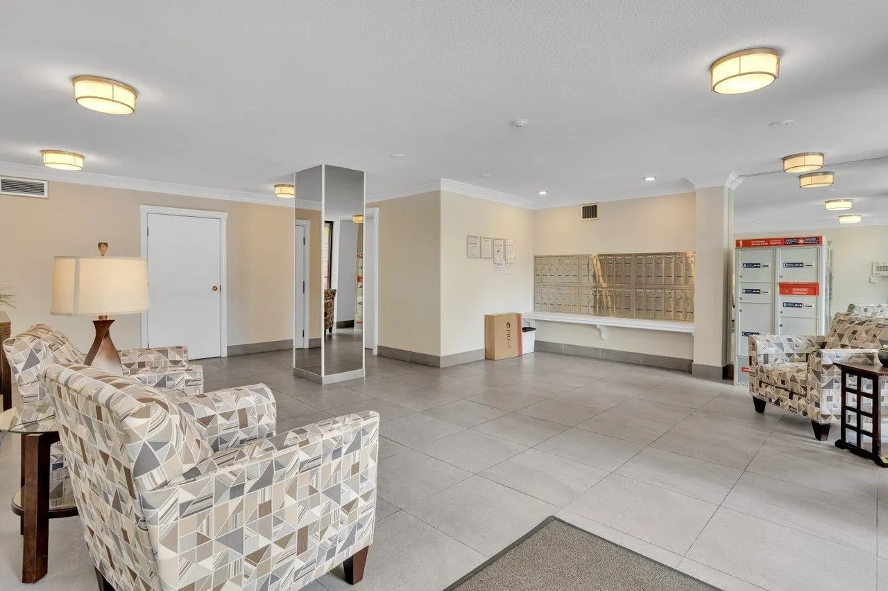 2140 Briar Avenue #206