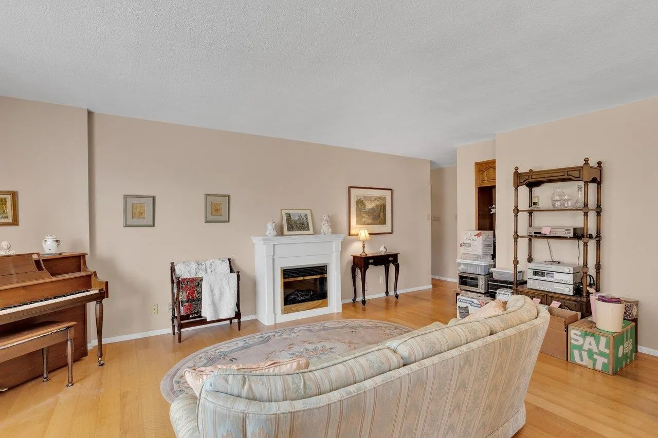 2140 Briar Avenue #206