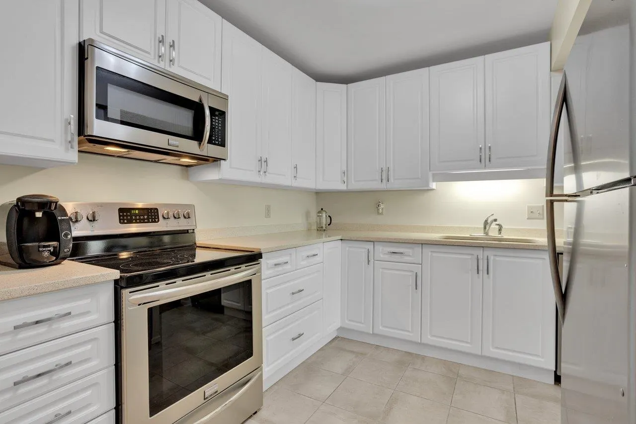 2140 Briar Avenue #206