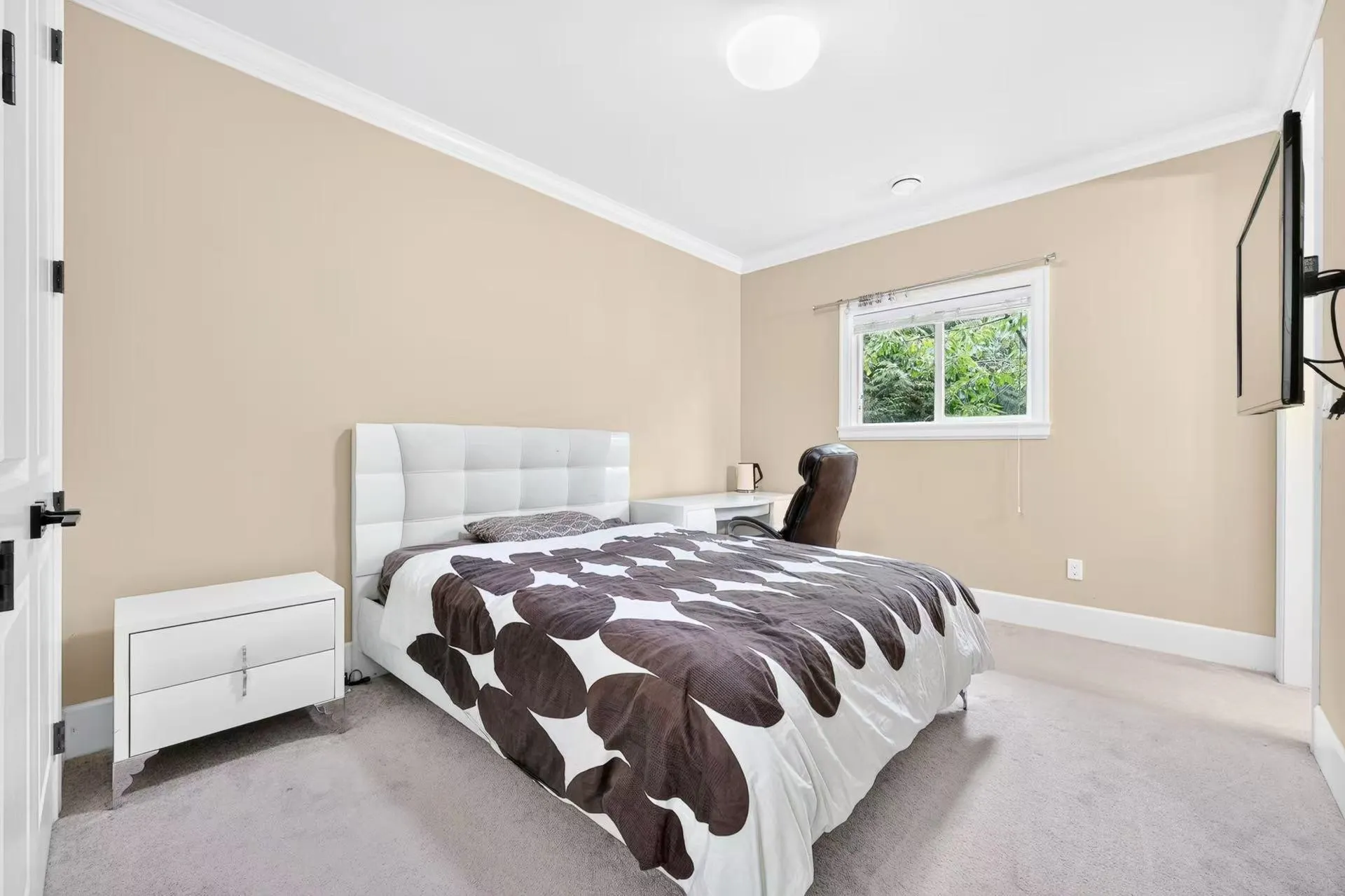 9491 Glenbrook Drive