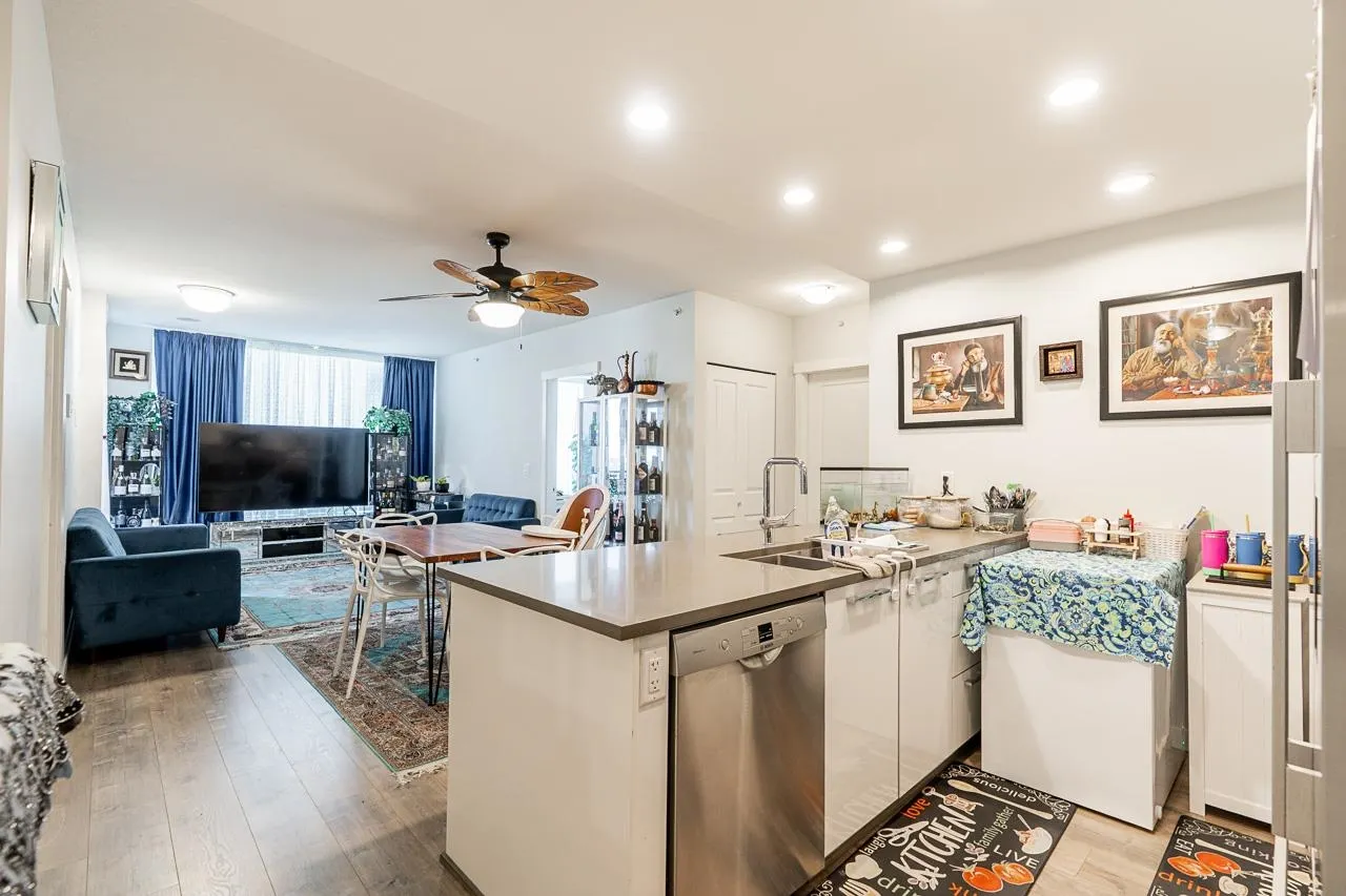 3281 E Kent Avenue North #1006