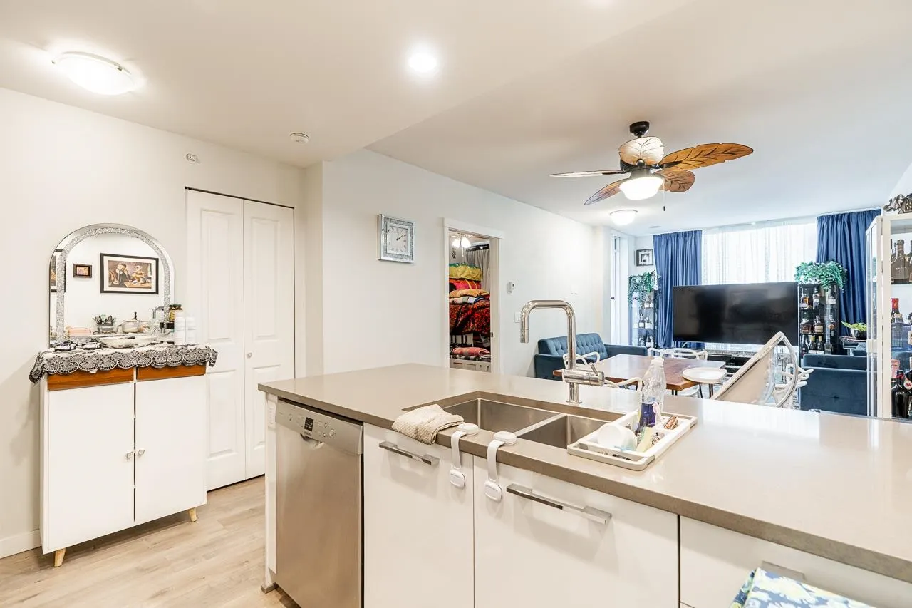 3281 E Kent Avenue North #1006