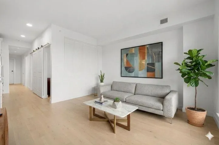 5011 Springs Boulevard ##307