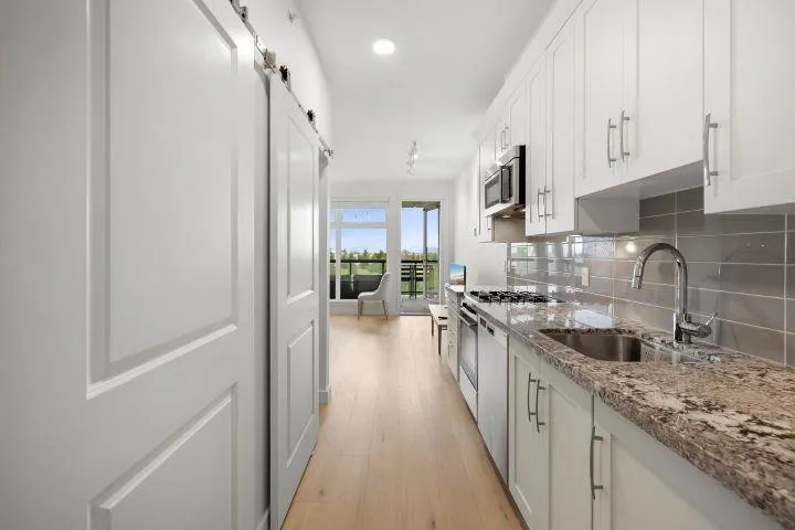 5011 Springs Boulevard ##307