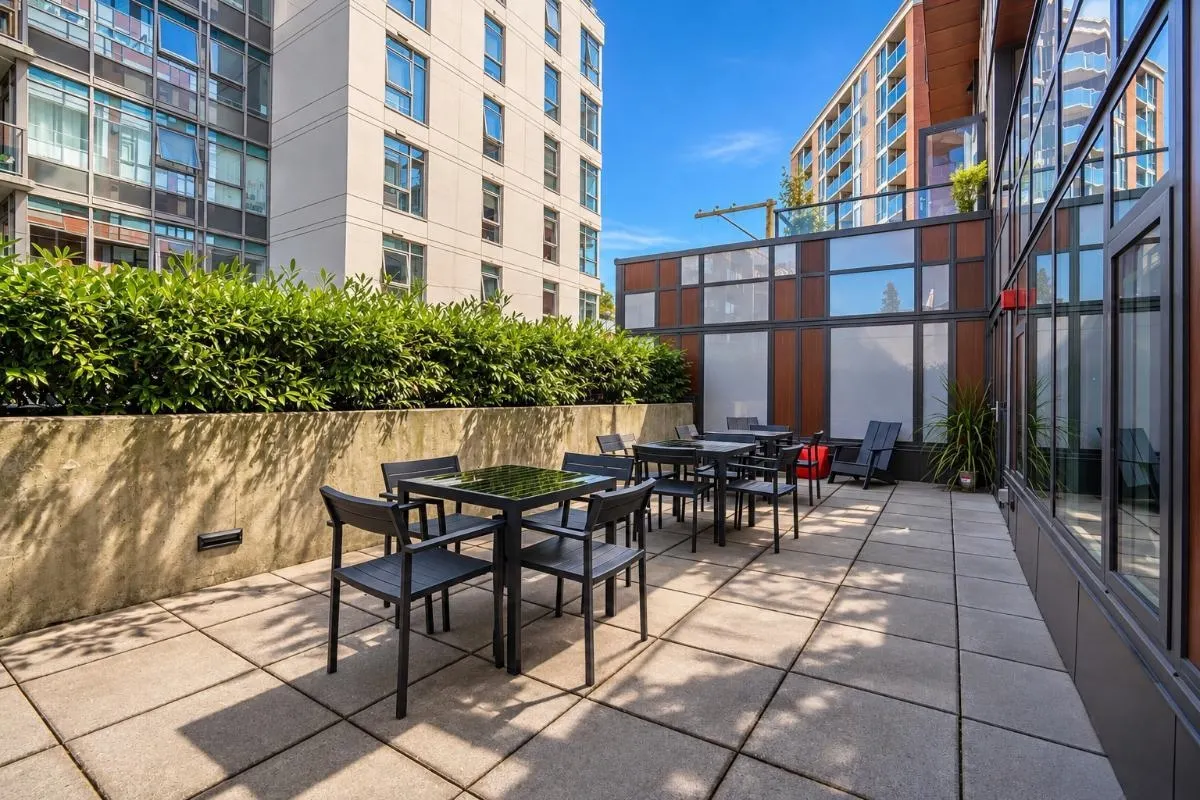 209 E 7th Avenue #404