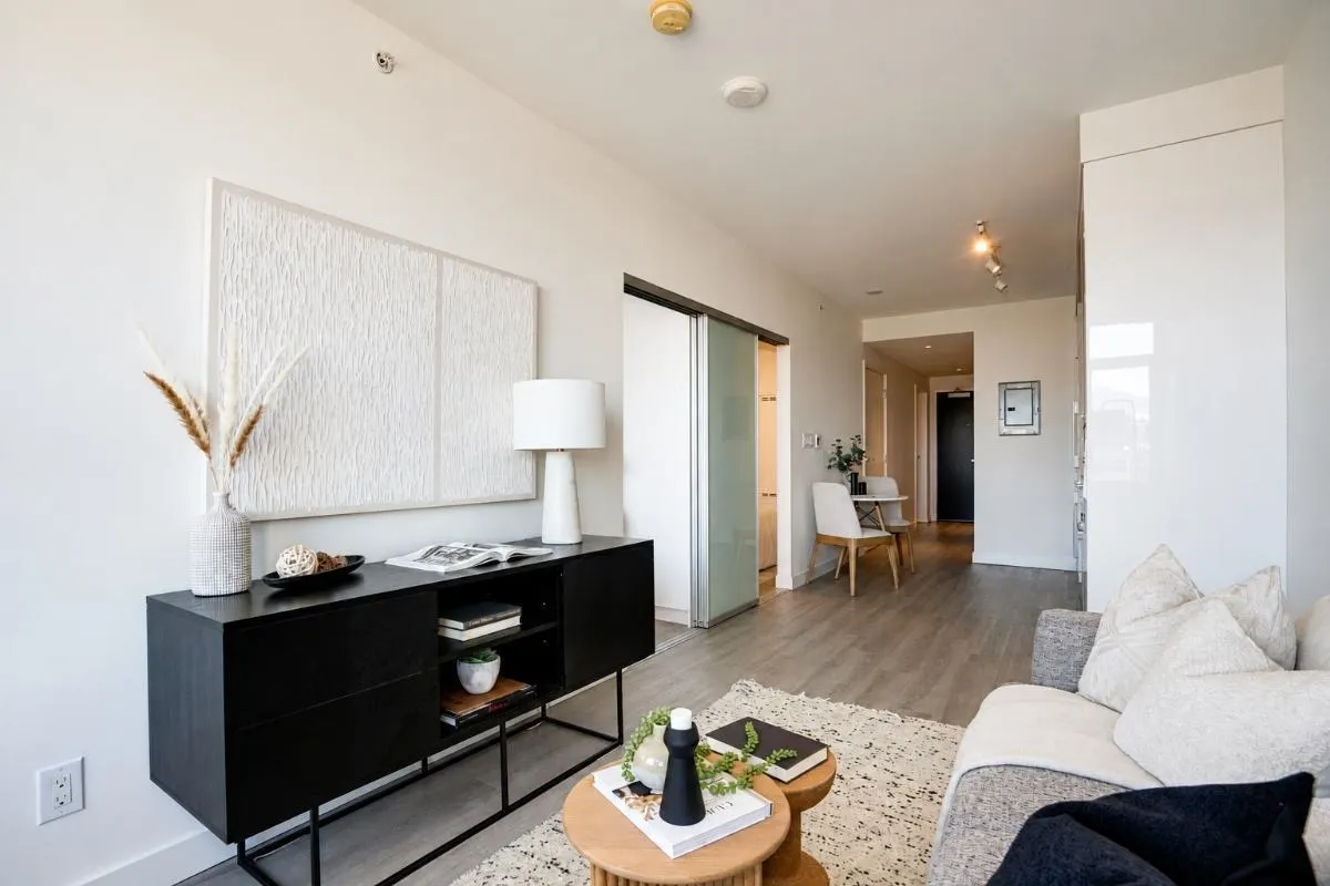 209 E 7th Avenue #404