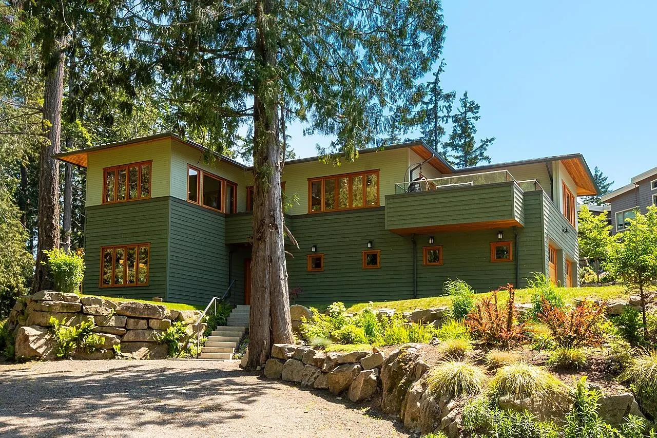 1655 Evergreen Lane