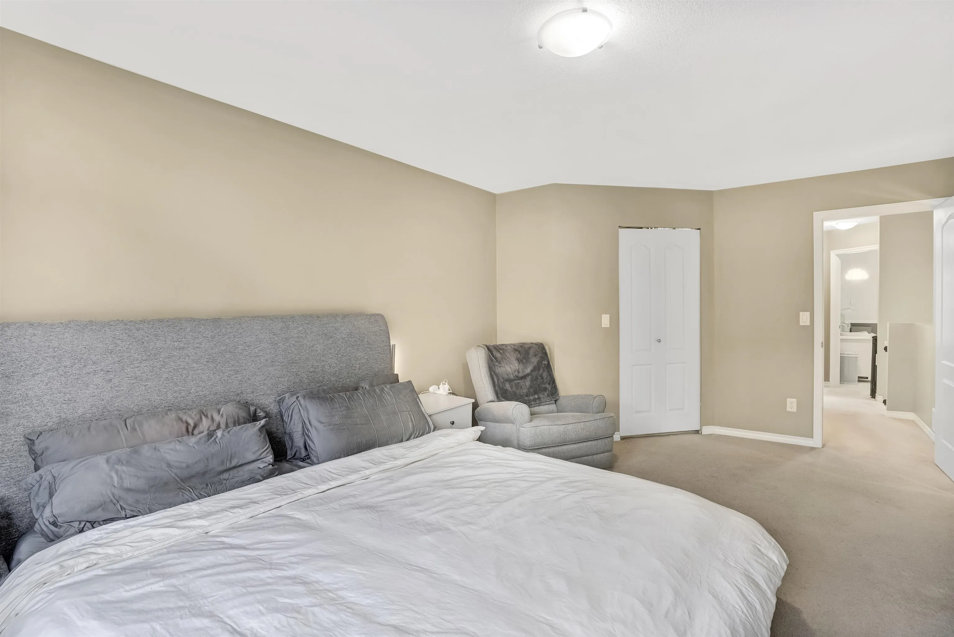 6588 188 Street #5