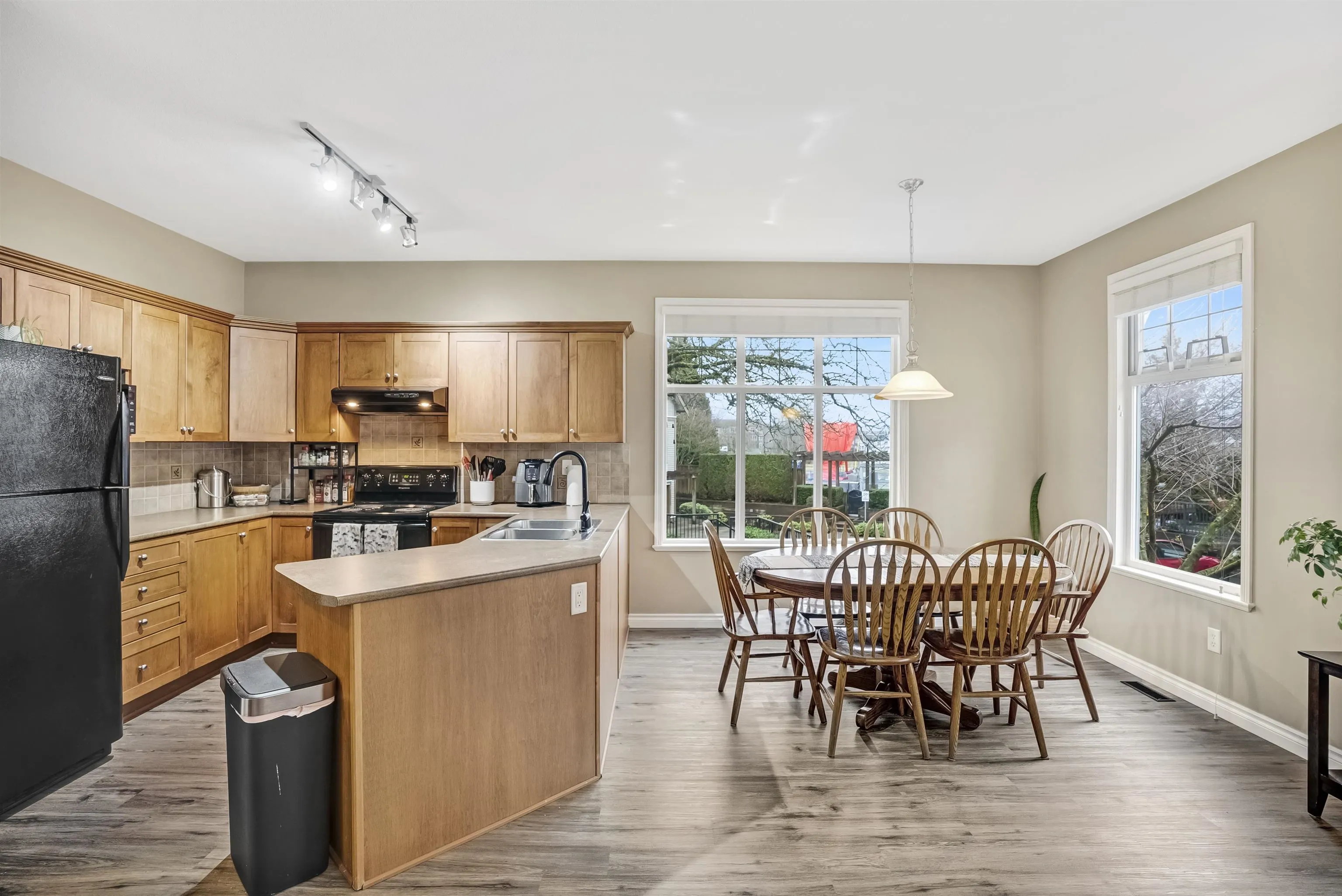 6588 188 Street #5