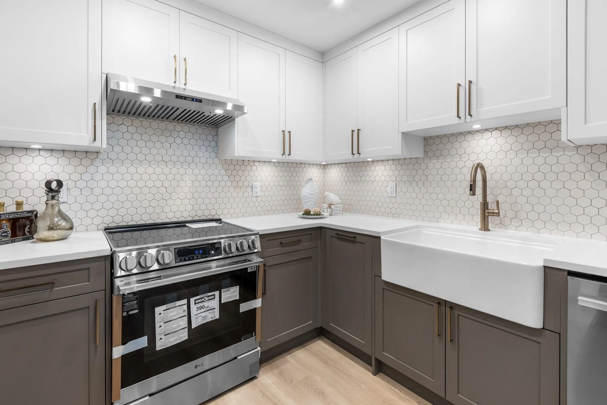 3151 Connaught Crescent #206