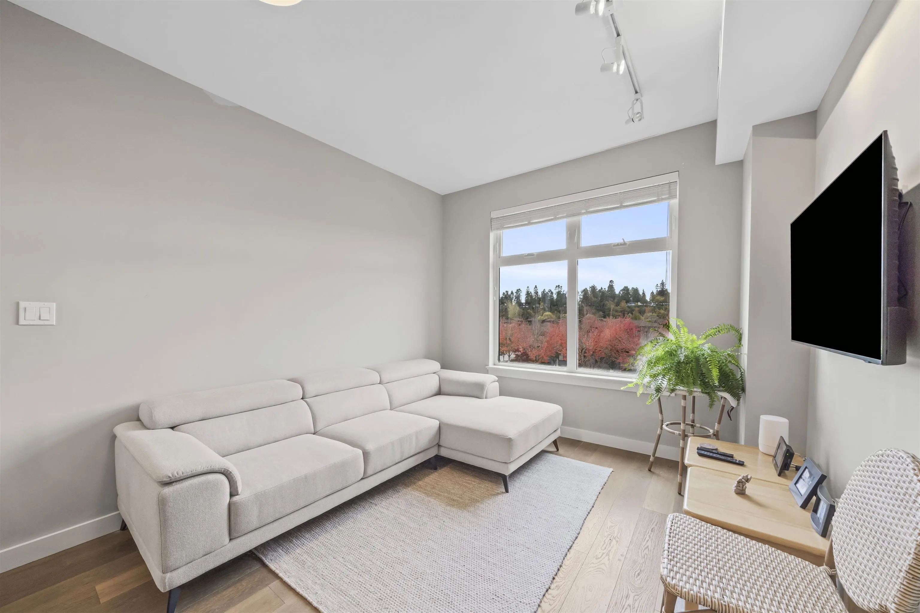 5011 Springs Boulevard #302