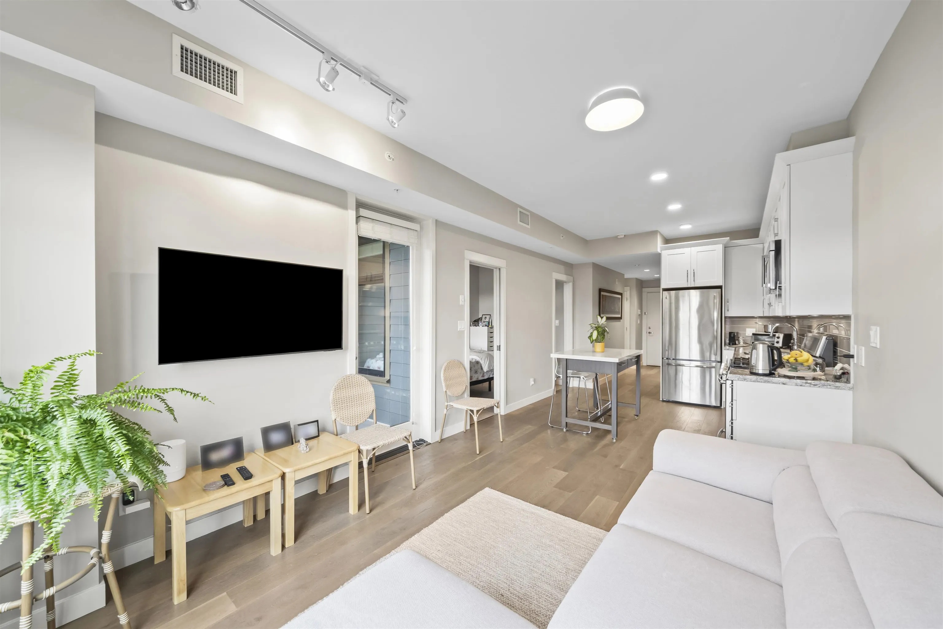 5011 Springs Boulevard #302