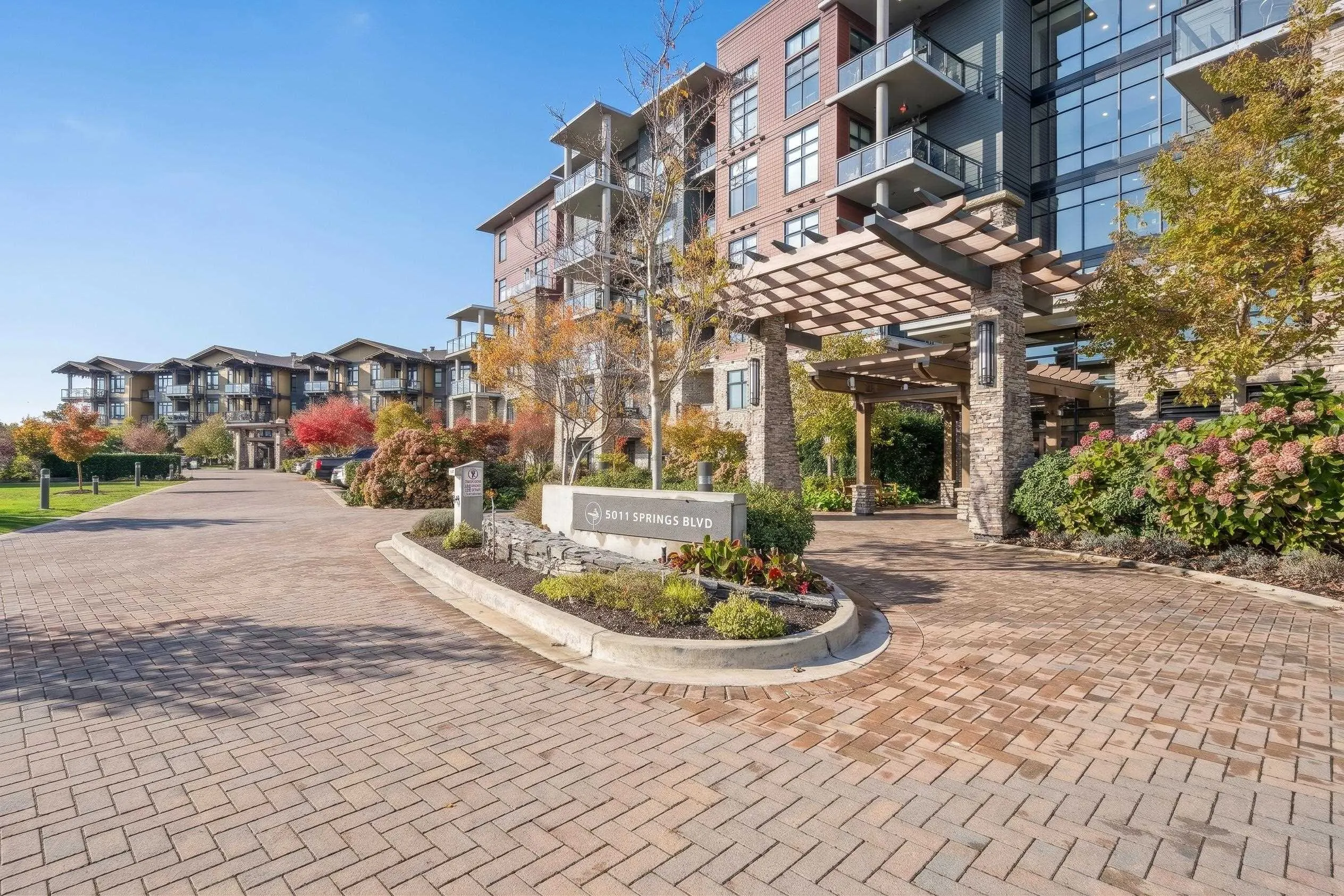5011 Springs Boulevard #302