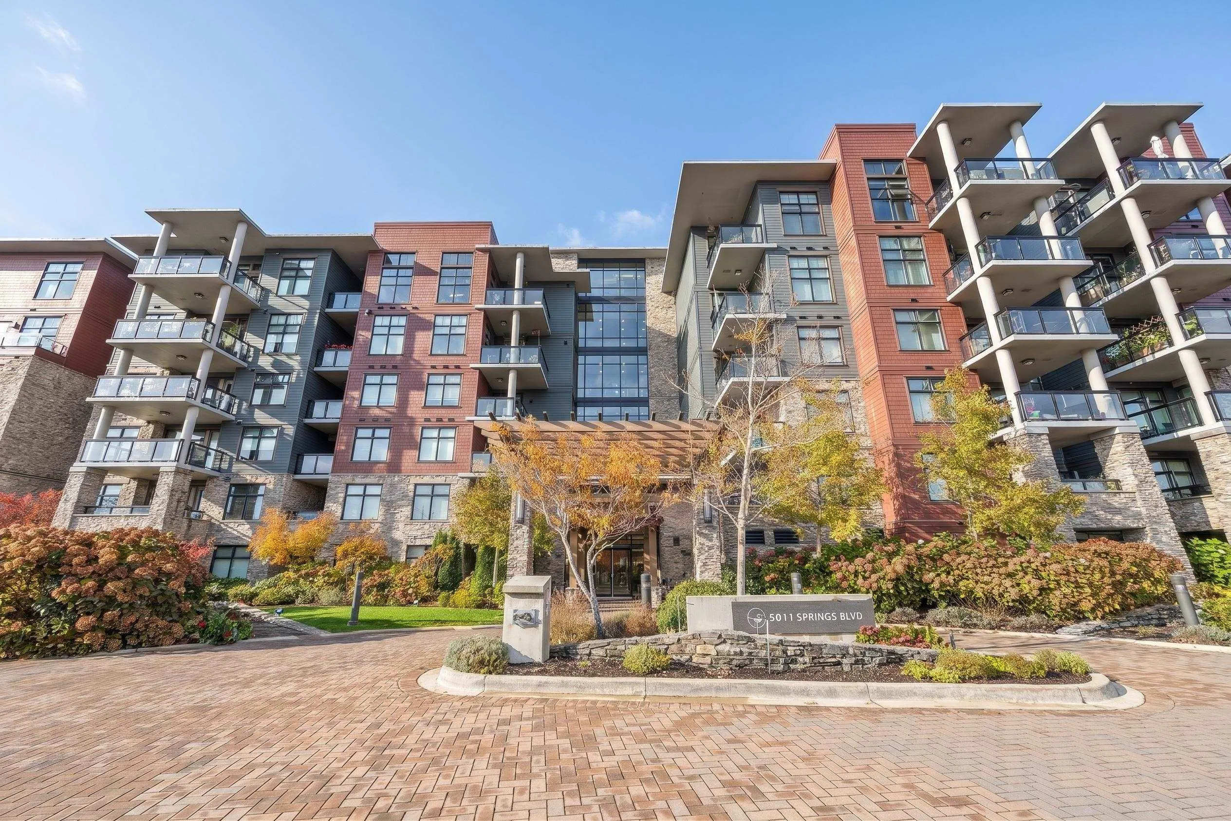 5011 Springs Boulevard #302