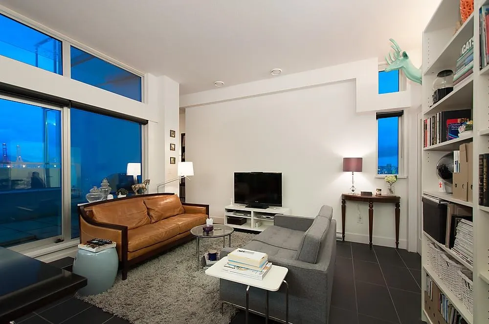 33 W Pender Street #802