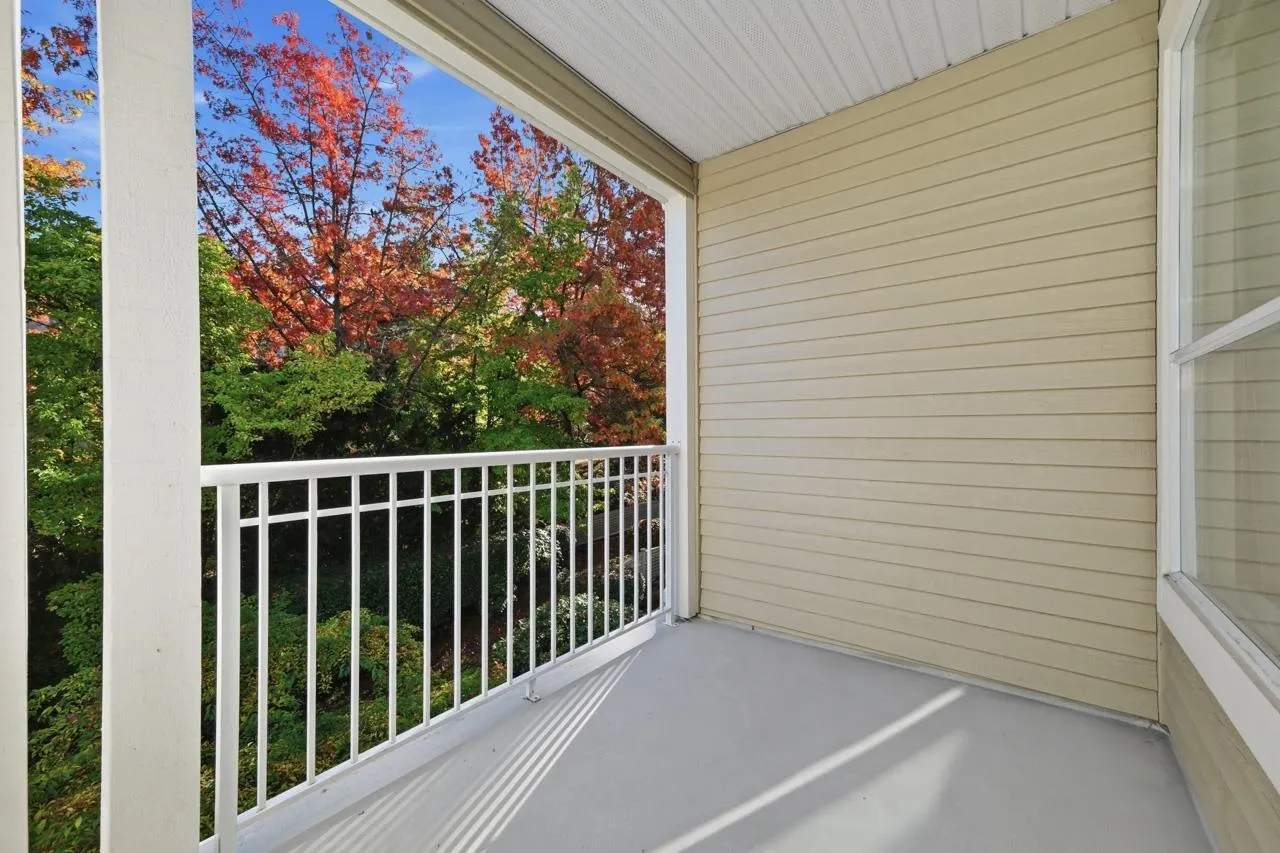 5270 Oakmount Crescent #405