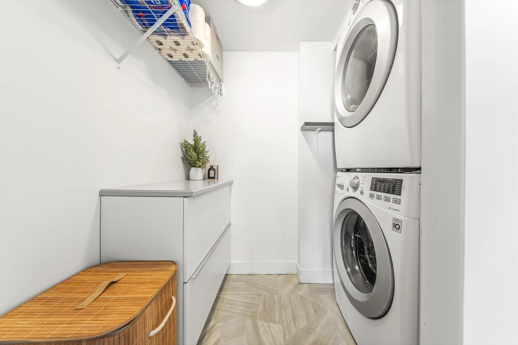 612 Fifth Avenue #1705