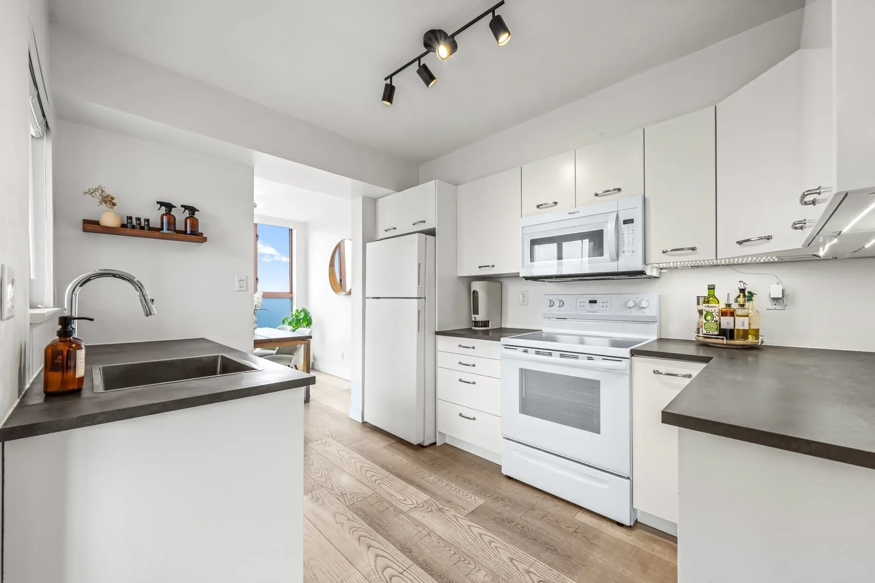612 Fifth Avenue #1705