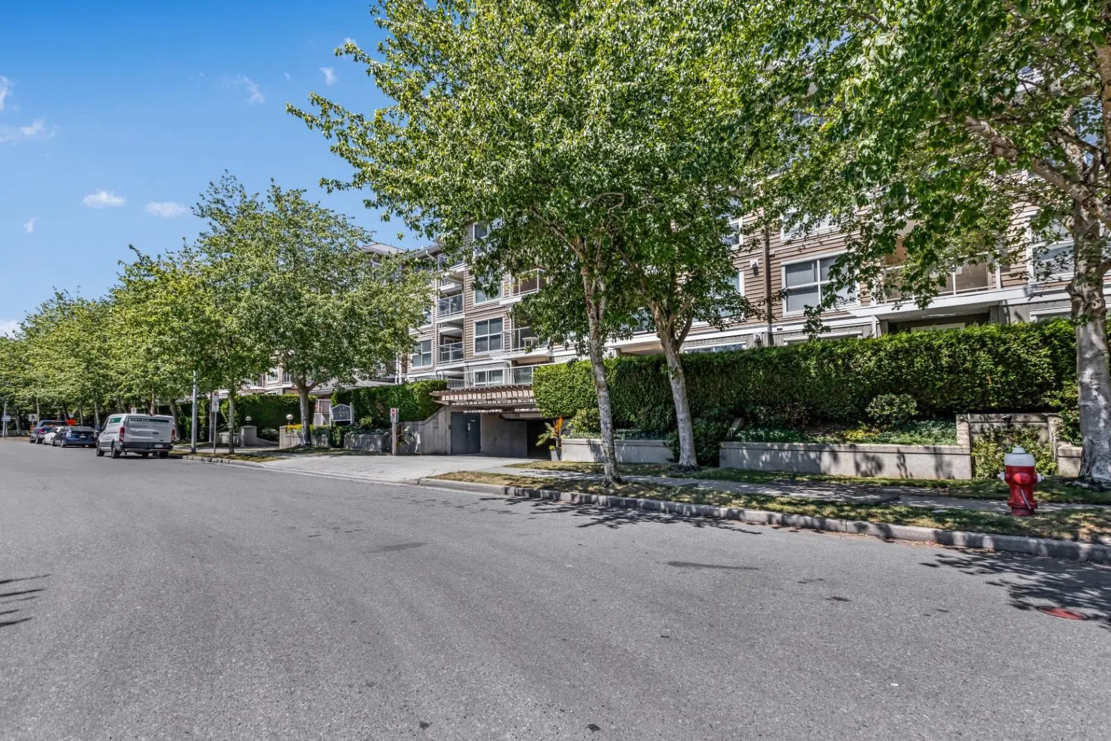 5880 Dover Crescent #427