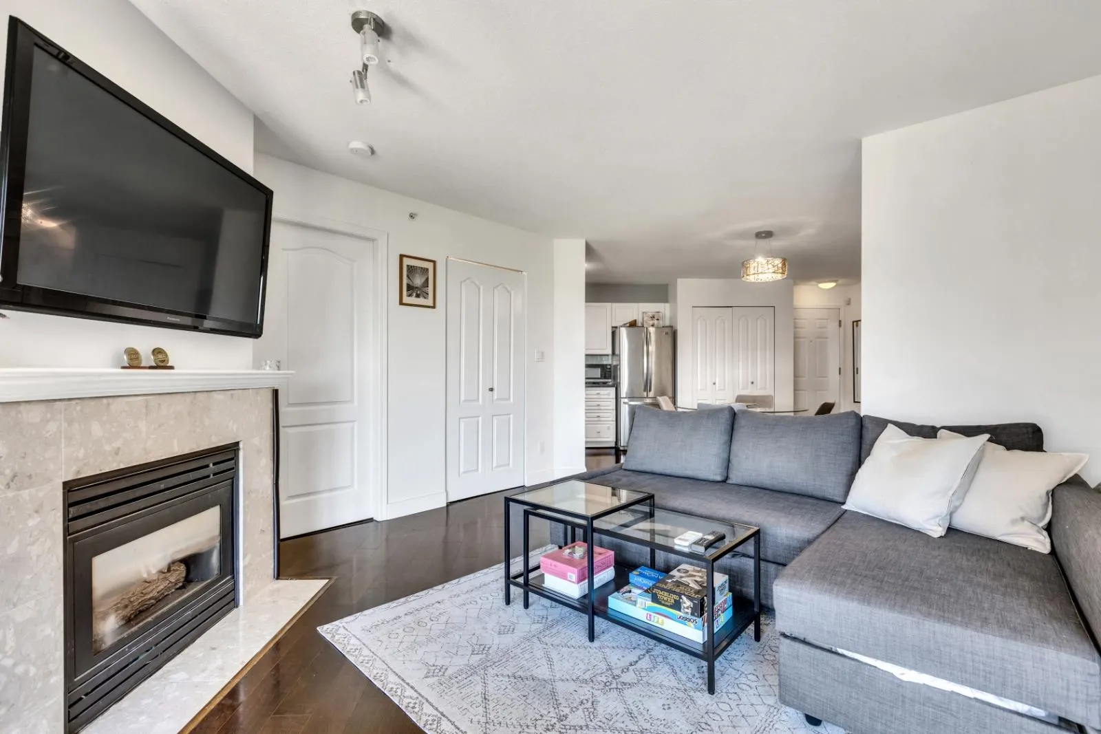 5880 Dover Crescent #427