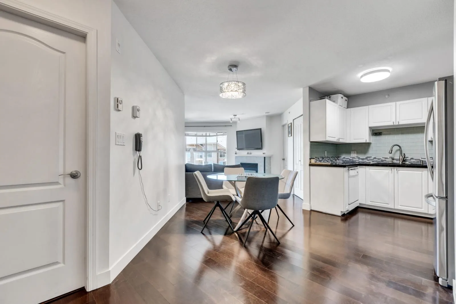 5880 Dover Crescent #427