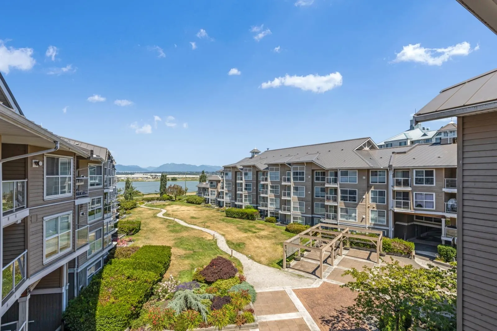 5880 Dover Crescent #427