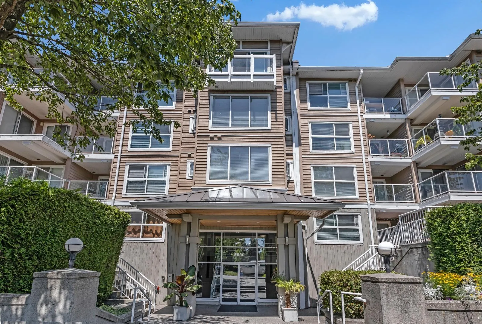 5880 Dover Crescent #427