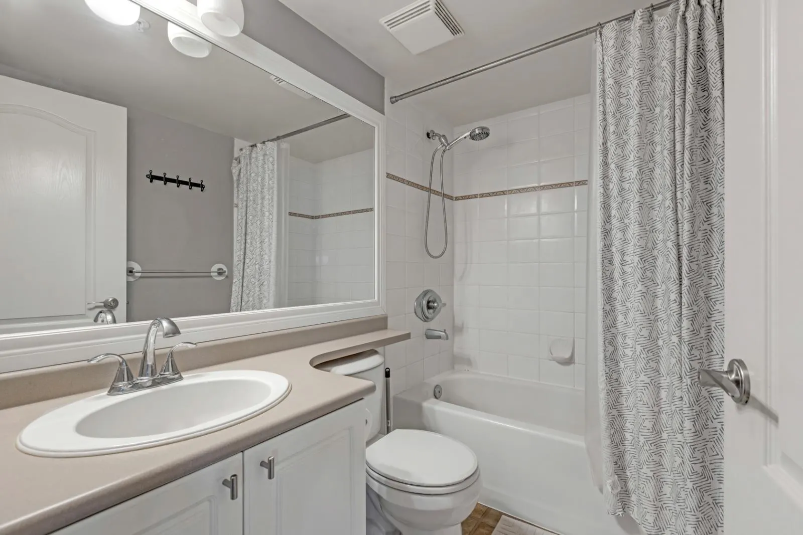 5880 Dover Crescent #427