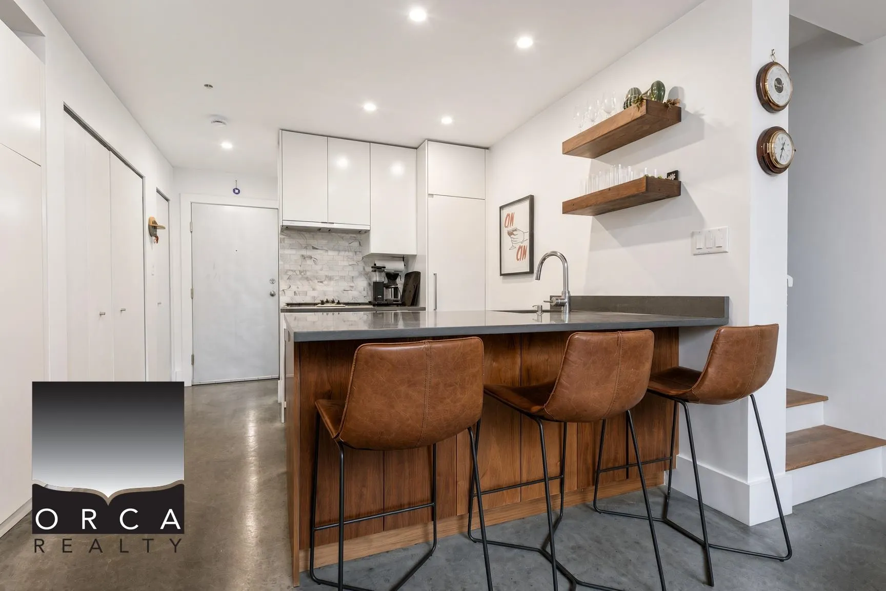 3726 Commercial Street #3