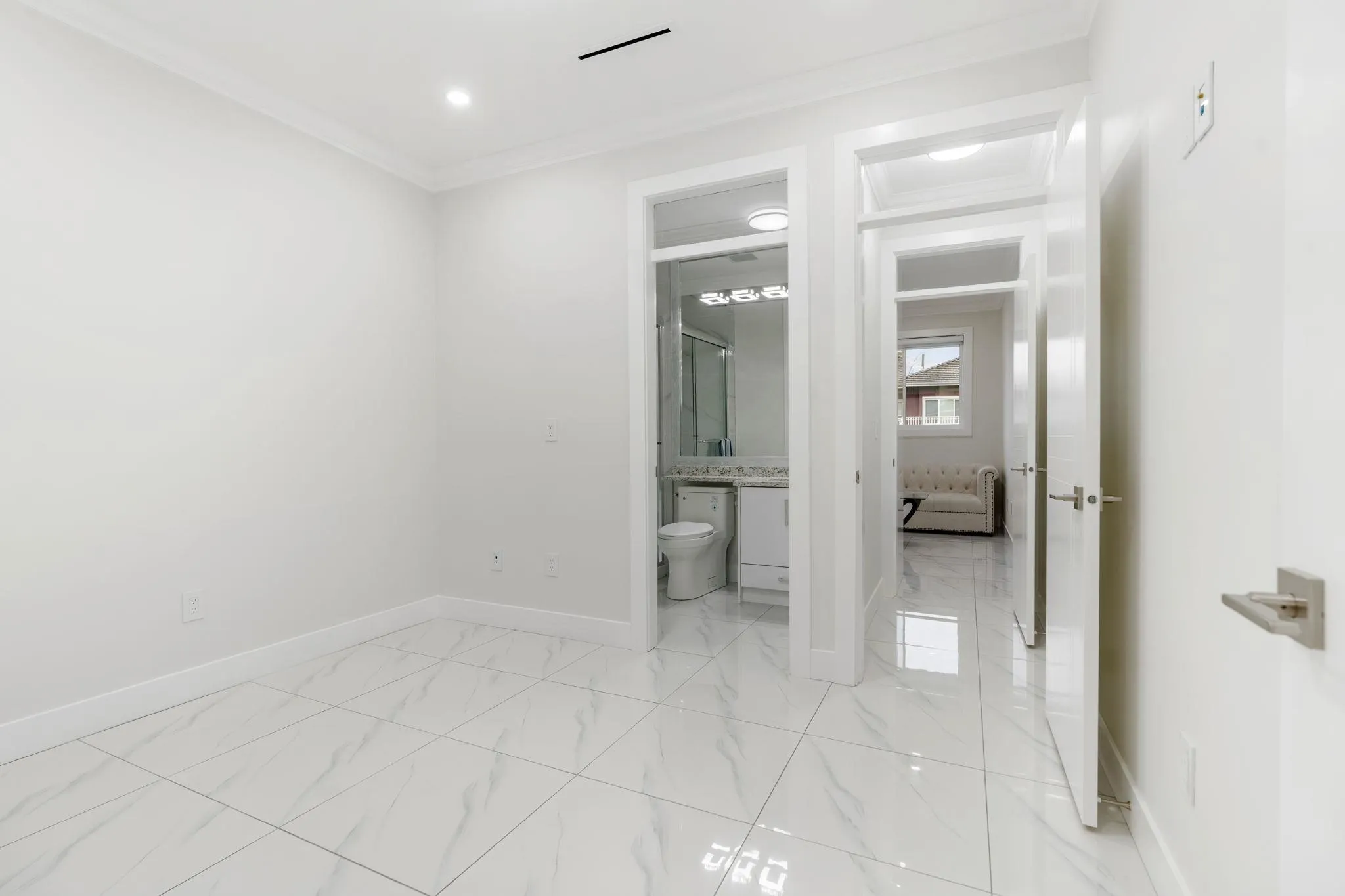 8464 15 Avenue #2