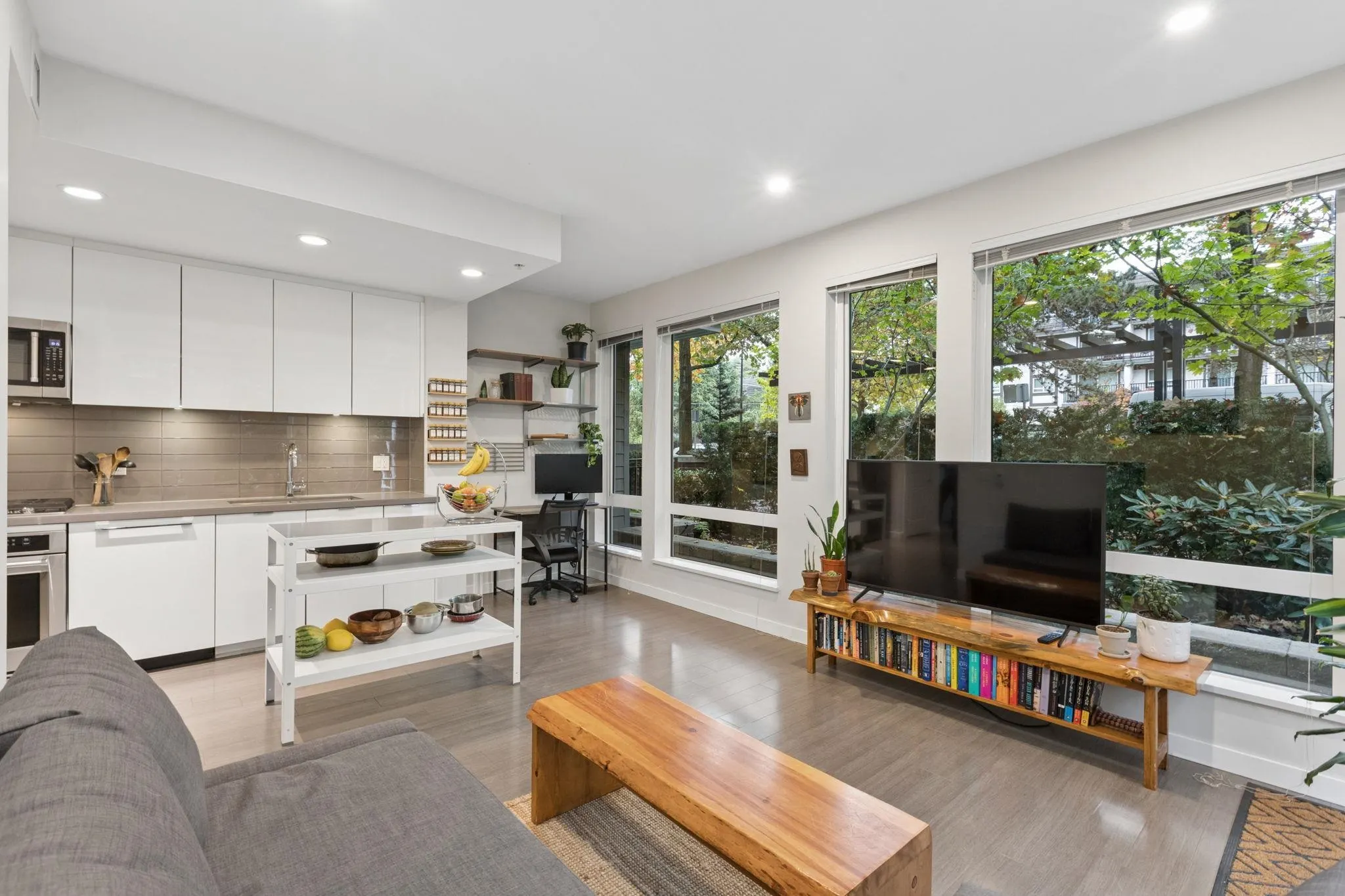 277 W 1st Street #113