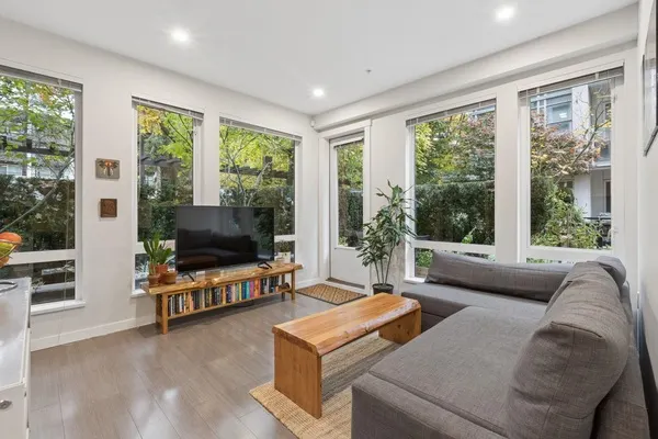 277 W 1st Street #113