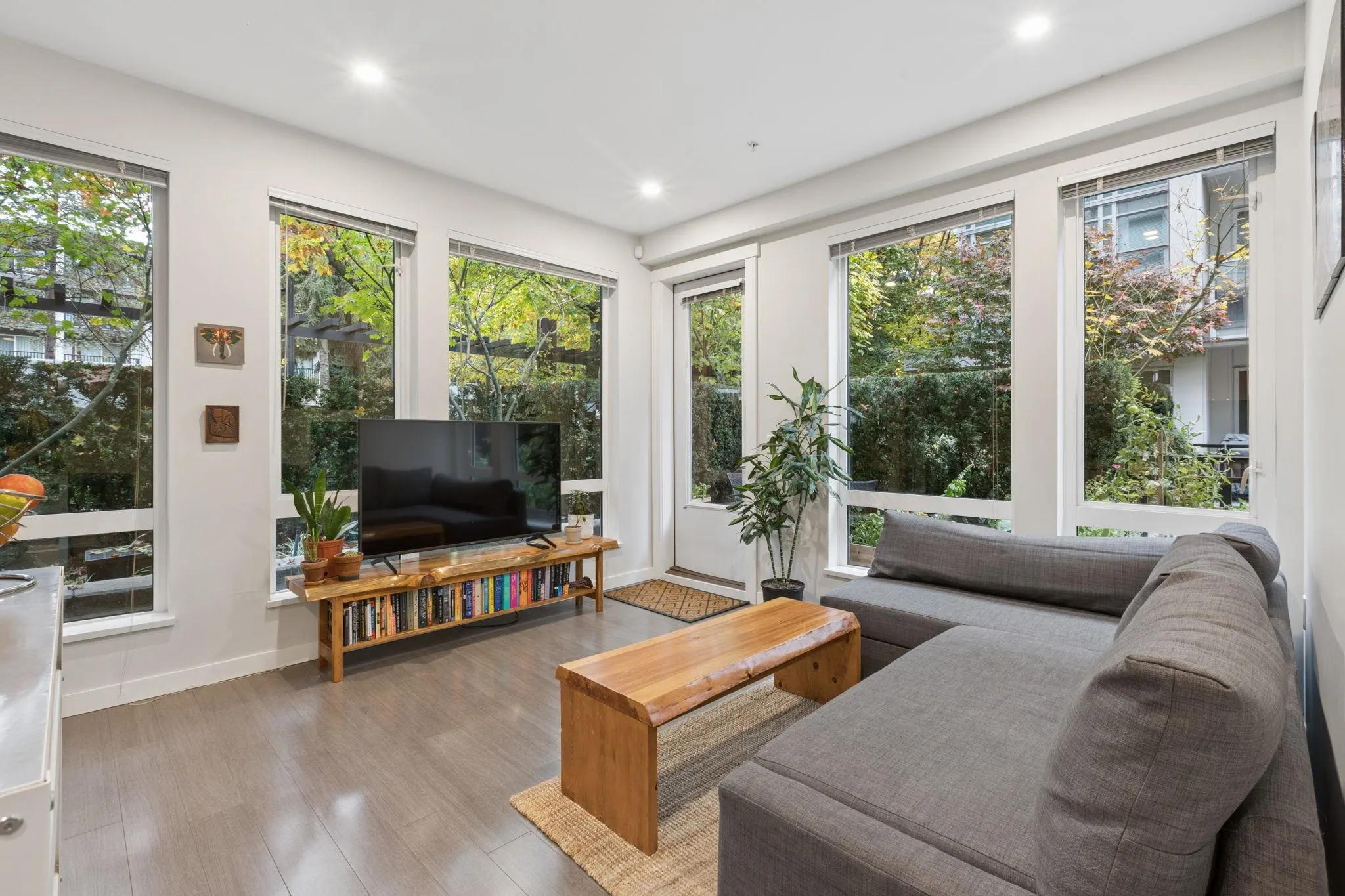 277 W 1st Street #113