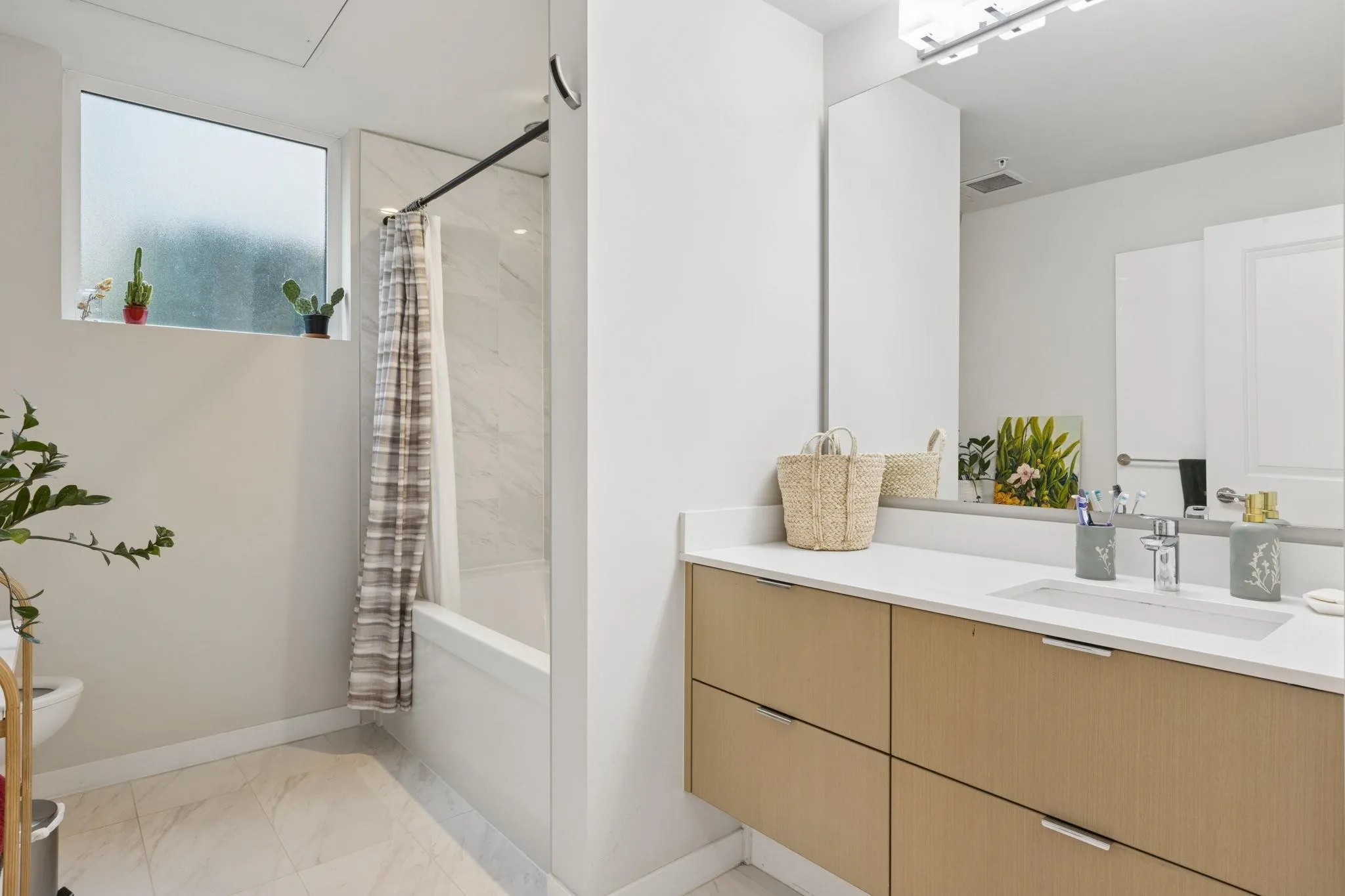 277 W 1st Street #113
