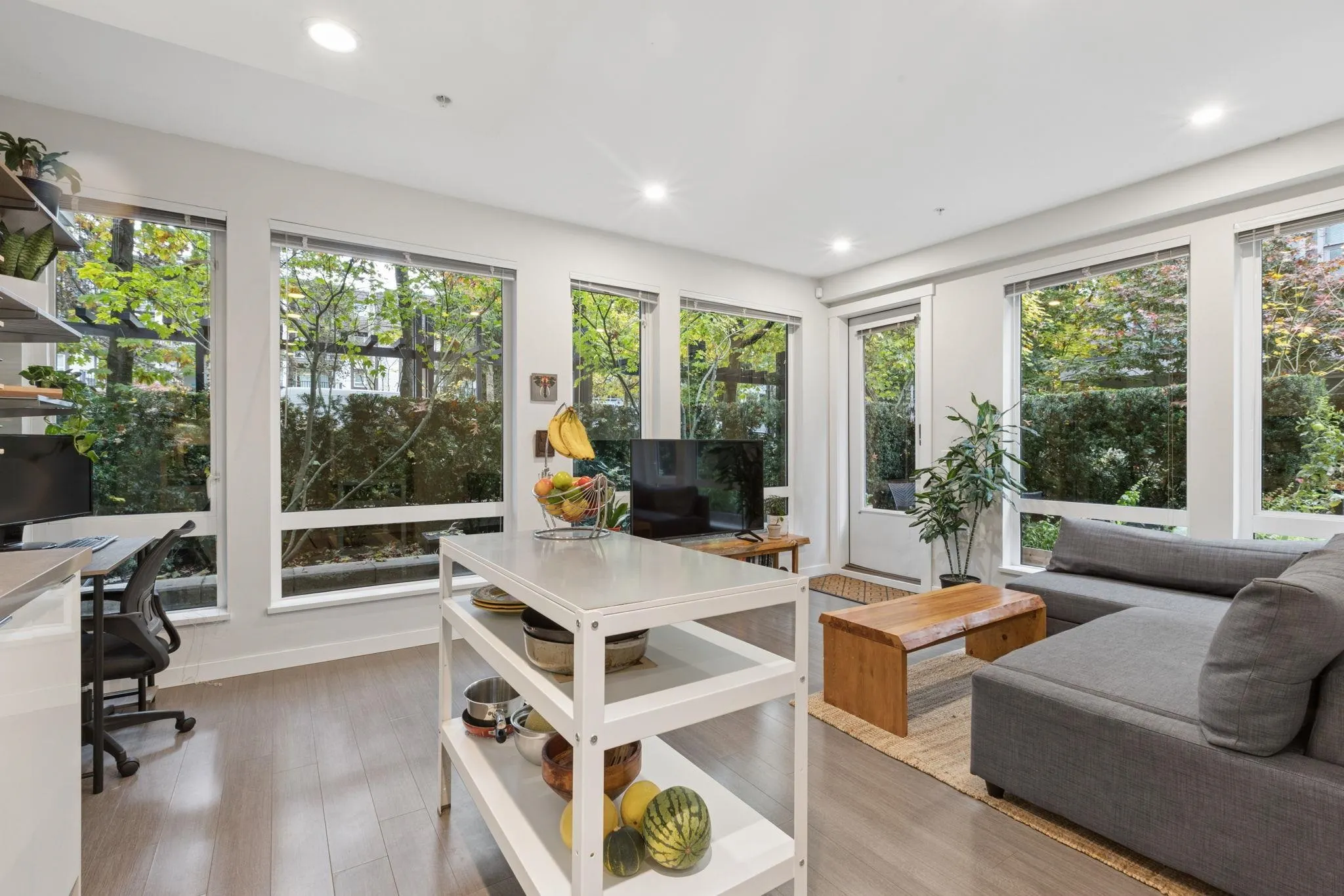 277 W 1st Street #113