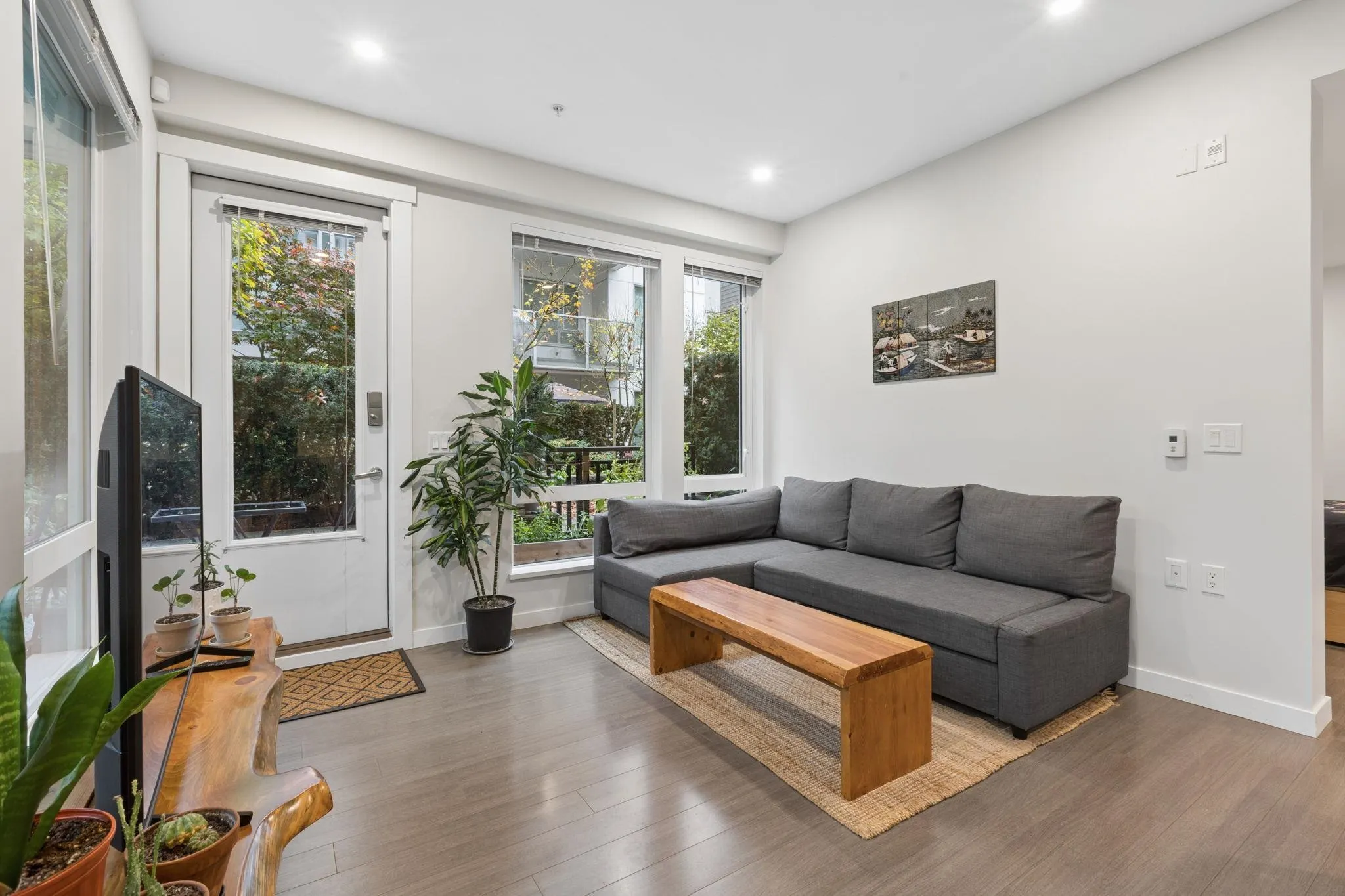 277 W 1st Street #113