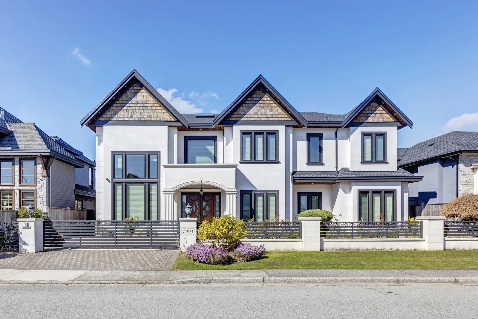 7991 Sunnyholme Crescent