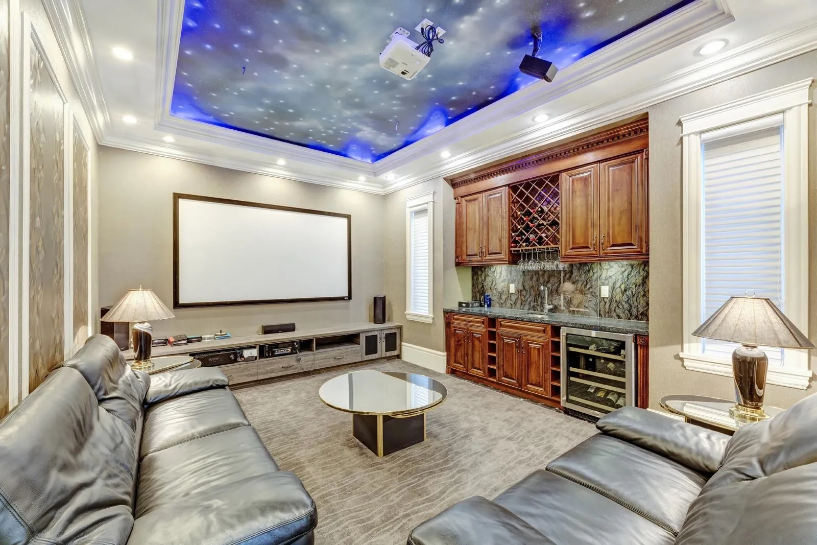 7991 Sunnyholme Crescent