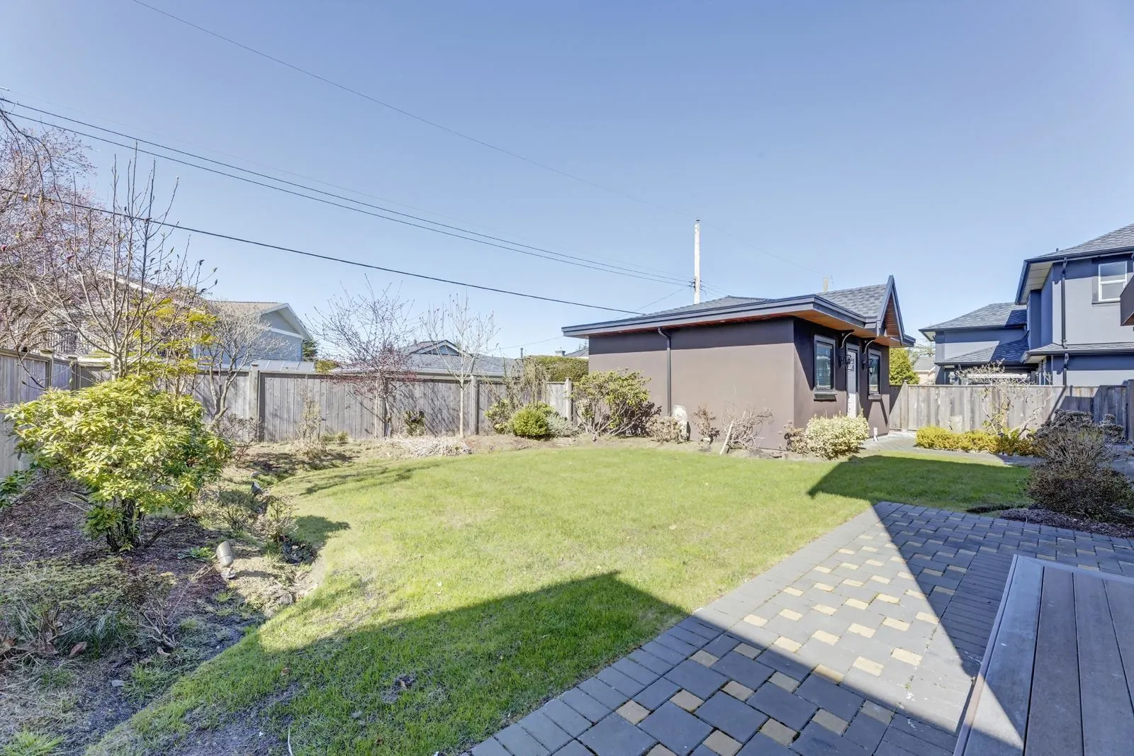 7991 Sunnyholme Crescent