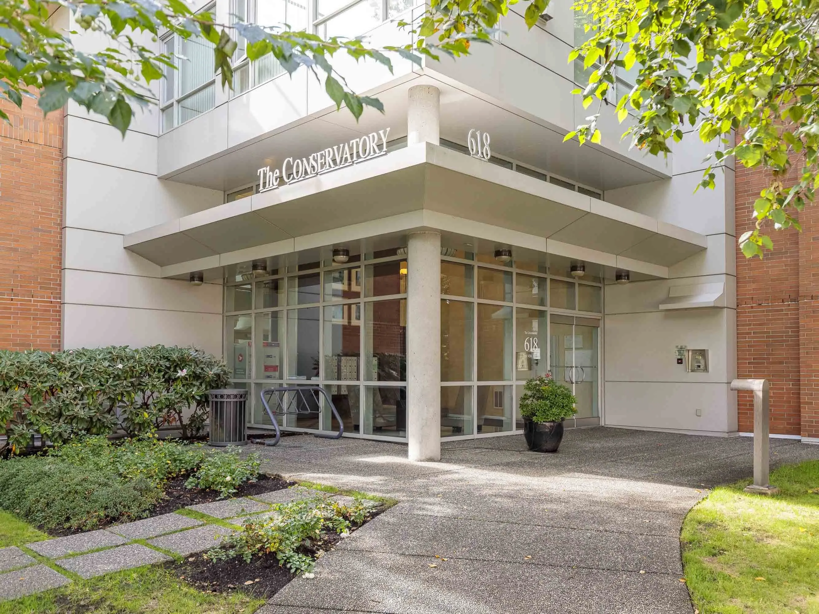 618 W 45th Avenue